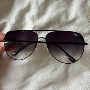 Quay Australia Black Aviator Sunglasses Timeless Design